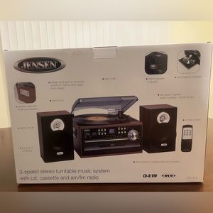 got for christmas in 2018 never opened, never been used, it’s no longer needed